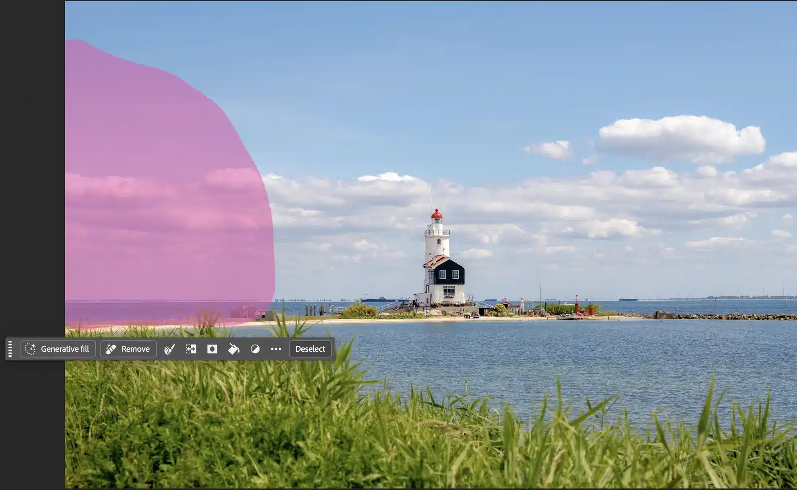 Foto van de vuurtoren van Marken in Photoshop met een selectie aan de linkerkant voor Generative Fill